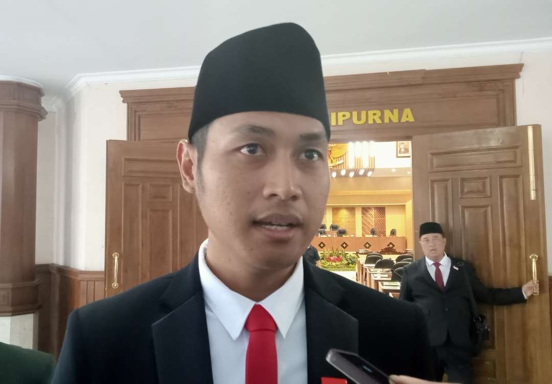 Bupati Tuban, Aditya Halindra Faridzky usai sidang paripurna di DPRD Kabupaten Tuban (Khoirul Huda/Ngopibareng.id)