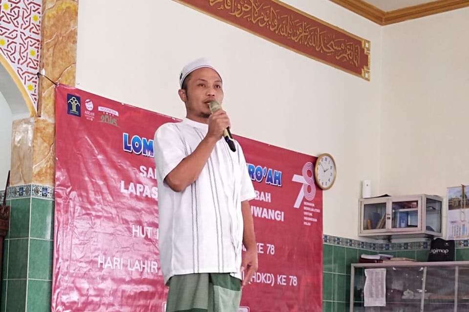 Salah seorang warga binaan unjuk ilmu berdakwa dalam lomba Da'i di Lapas Banyuwangi. (Foto: Istimewa)