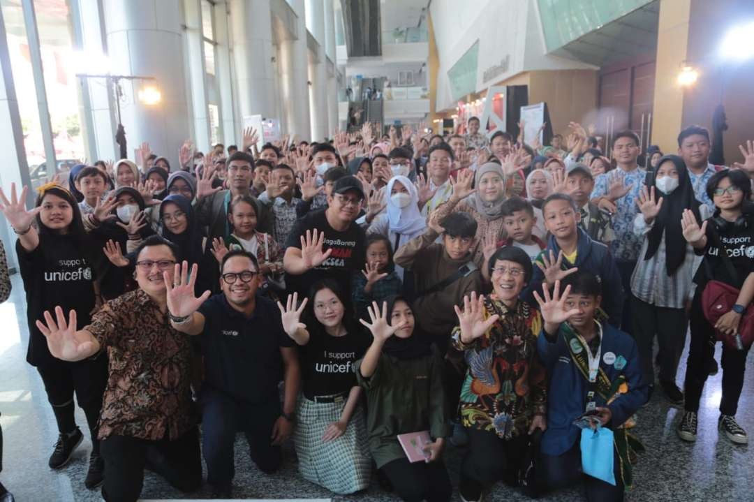 Anak-anak di Surabaya saat mengikuti talkshow bersama Kak Seto dan pihak UNICEF. (Foto: Pita Sari/Ngopibareng.id)