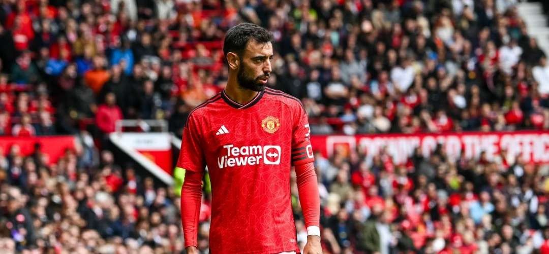 Bruno Fernandes ingin wasit minta maaf karena tak memberikan penalti kepada MU saat kalah 0-2 dari Tottenham Hotspur. (Foto: Twitter/@B_Fernandes8)