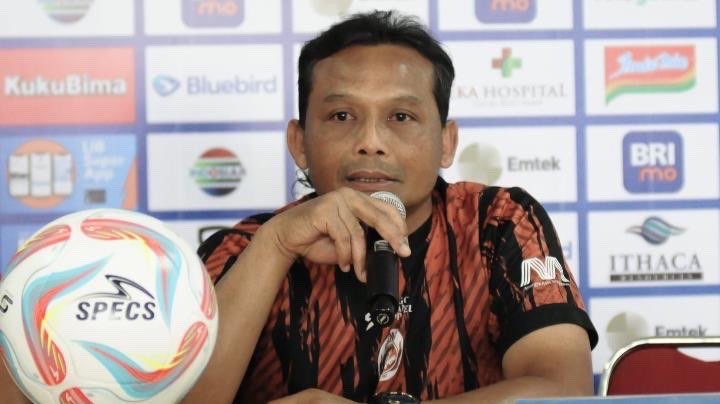 Pelatih Caretaker Arema FC, Kuncoro saat sesi keterangan pers post-match (Foto: Media Officer Arema FC)