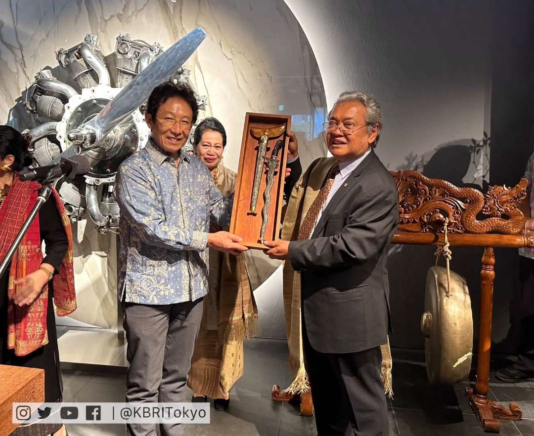 Duta Besar Republik Indonesia (Dubes RI) untuk Jepang Heri Akhmadi di acara Pameran Seni dan Budaya Indonesia bertajuk “Exploring the Beauty of Indonesia” di Hideo Gallery, Tokyo, pada 21 Agustus – 1 September 2023.(Foto: istimewa)