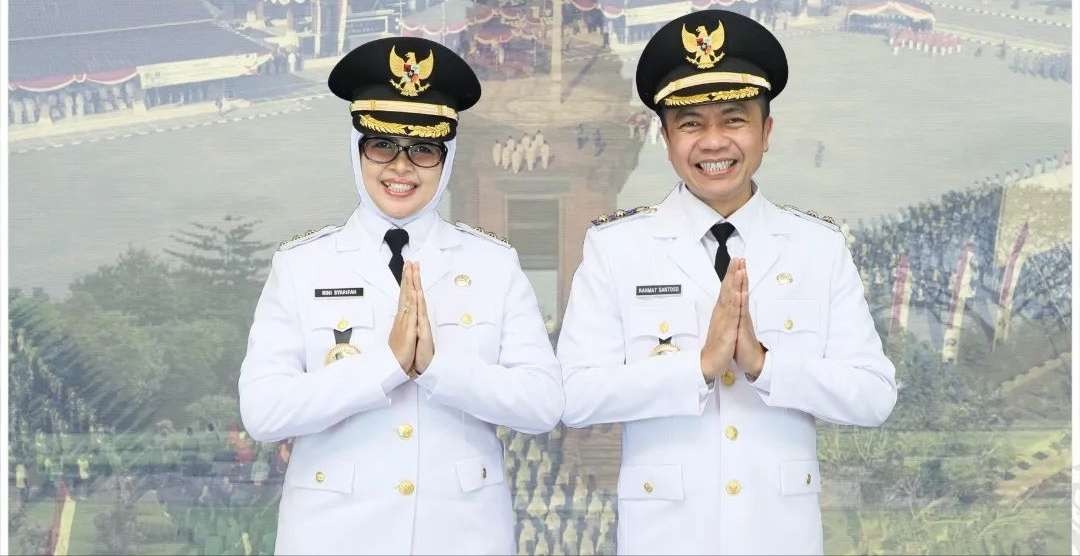 Foto kenangan Bupati Blitar, Rini Syarifah dan Wakil Bupati Blitar, Rahmat Santoso, saat HUT ke-192 Pemkab Blitar pada 31 Desember 2022. (Foto: Instagram @Pemkab Blitar)