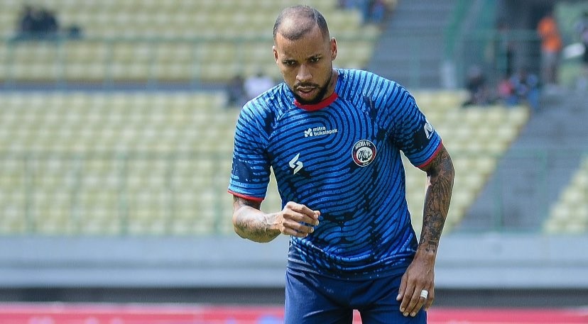 Striker Arema FC, Gustavo Almeida saat menjalani sesi latihan tim (Foto: Twitter/@Aremafcofficial)