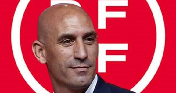 Luis Rubiales akhirnya memutuskan mundur dari kursi Presiden RFEF setelah mendapat tekanan dari berbagai pihak menyusul cium Jenni Hermoso. (Foto: Twitter/@elrubi77)