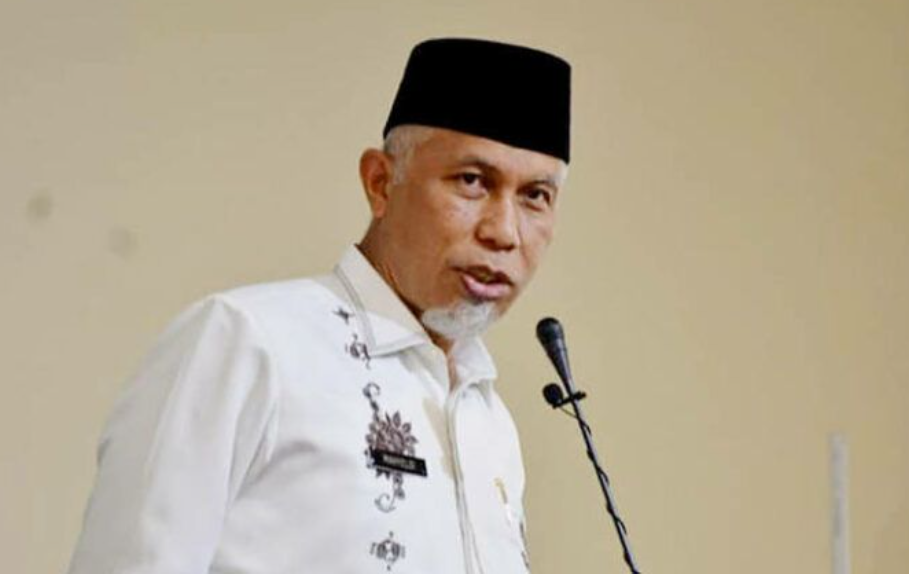 Mahasiswa Universitas Islam Negeri (UIN) Sjech M Djamil Djambek Bukittinggi menolak Gubernur Mahyeldi Ansharullah, protes Proyek PSN di Air Bangis. (Foto: Pkran Rakyat)