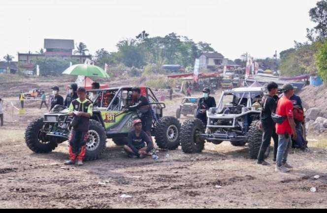 Peserts Kejurnas Indonesia Off-road Federation (IOF) National Championship Racing Adventure 2023 round 5 di Sirkuit Gunung Anyar Turi, Sleman, Yogyakarta mengenali medan . ( foto' IMI)