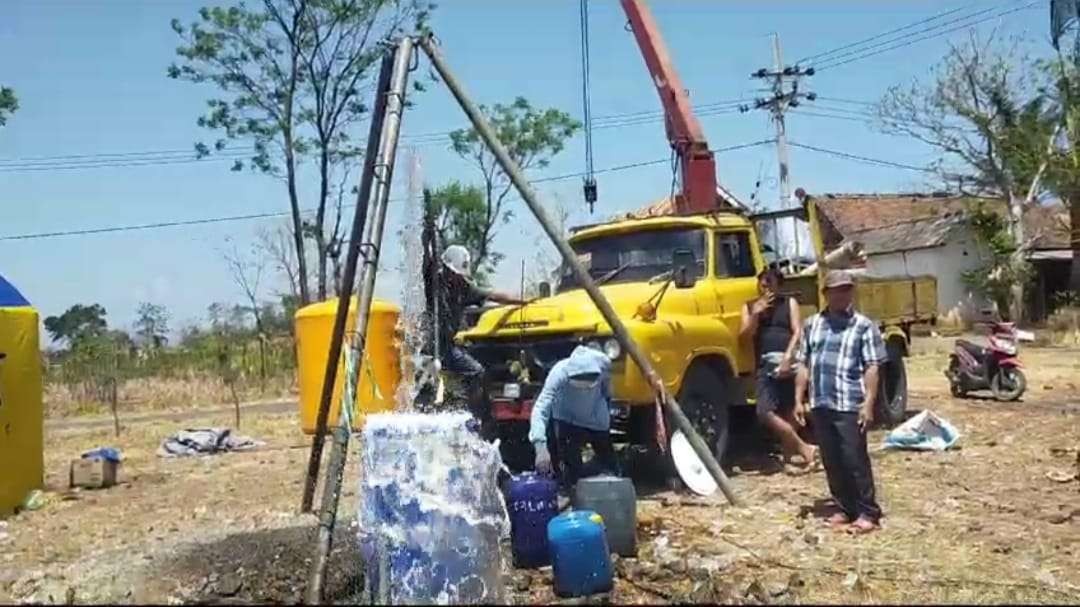 Air dari sumur bor ini debitnya antara 4 sampai 6 liter per detik (Foto: istimewa)