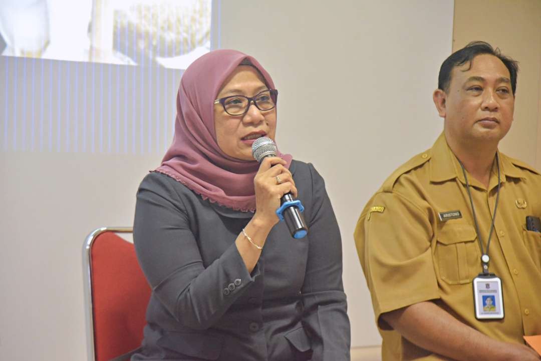 Kepala Dinas Ketahanan Pangan dan Pertanian (DKPP) Kota Surabaya Antiek Sugiharti saat melakukan press conference di  kantor ex Humas Pemkot Surabaya. (Foto: Pita Sari/Ngopibareng.id)