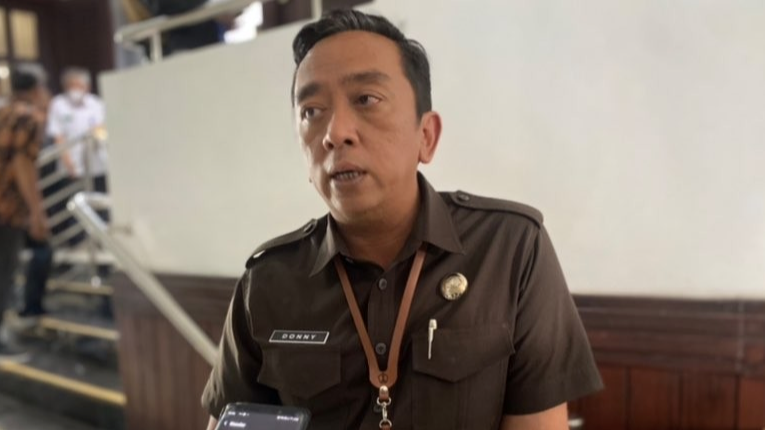 Kepala Dinas Sosial, Pemberdayaan Perempuan, Perlindungan Anak, Pengendalian Penduduk dan Keluarga Berencana (Dinsos P3AP2KB) Kota Malang, Donny Sandito, saat ditemui di Gedung DPRD Kota Malang. (Foto: Lalu Theo/Ngopibareng.id)