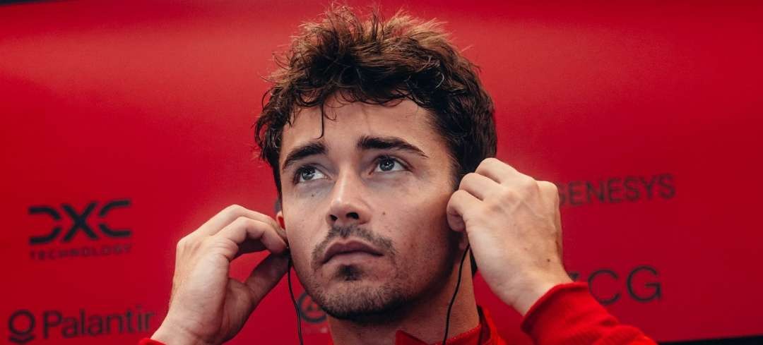 Pembalap Ferrari Charles Leclerc sedang menantikan pembaruan pada mobil Ferrari 2024. (Foto: Twitter/@Charles_Leclerc)