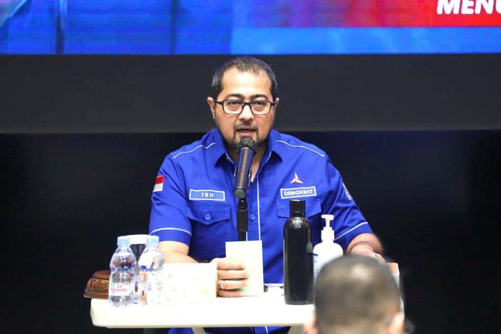 Sekretaris Jenderal Partai Demokrat/Anggota Tim 8, Teuku Riefky Harsya konferensi pers terkait wacana duet Anies Baswedan dan Cak Imin. (Foto: Dokumentasi Partai Demokrat)