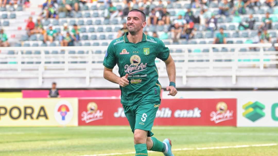 Pemain Persebaya, Dusan Stevanovic dipastikan absen melawan Borneo FC. (Foto: Fariz Yarbo/Ngopibareng.id)