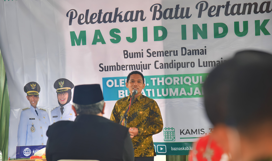 Bupati Lumajang Thoriqul Haq (Cak Thoriq) di Kawasan Bumi Semeru Damai (BSD), Desa Sumbermujur Kecamatan Candipuro, Lumajang. (Foto: Kominfo Lumajang)