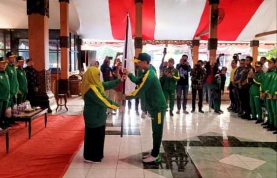 Wabup Situbondo Hj. Khoirani meminta 94 atlet Situbondo dari 19 cabor membawa pulang medali emas, perak, dan perunggu dari Porprov Jatim VIII 2023.(Foto: KONI Situbondo)