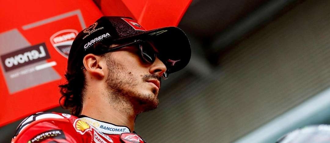 Francesci Bagnaia terjatuh di balapan MotoGP Catalunya 2023. (Foto: Twitter/@PeccoBagnaia)