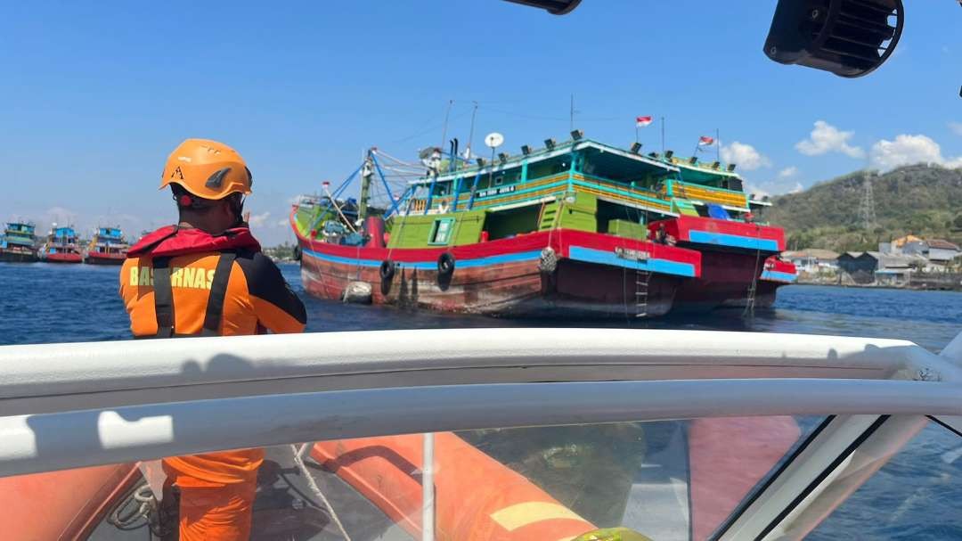 Basarnas mengawali pencarian di sekitar lokasi jatuhnya ABK (foto: Basarnas Banyuwangi)