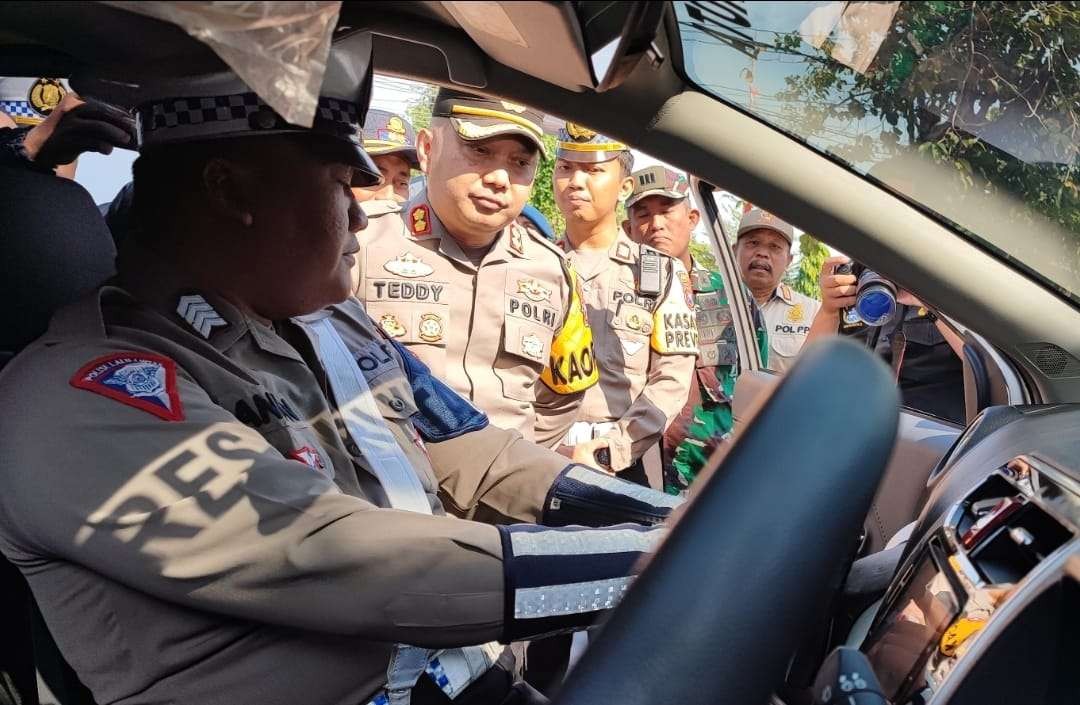 Polres Kediri Kota melaksanakan apel gelar pasukan Operasi Zebra Semeru 2023. Apel dipimpin langsung Kapolres Kediri Kota, AKBP Teddy Chandra, Senin 4 September 2023. (Foto: Fendi Lesmana/Ngopibareng.id)