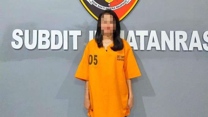 AD dikenal sebagai sosialita dan selebgram, ternyata nyambi mucikari. (Foto: Dokumentasi Polres Babel)