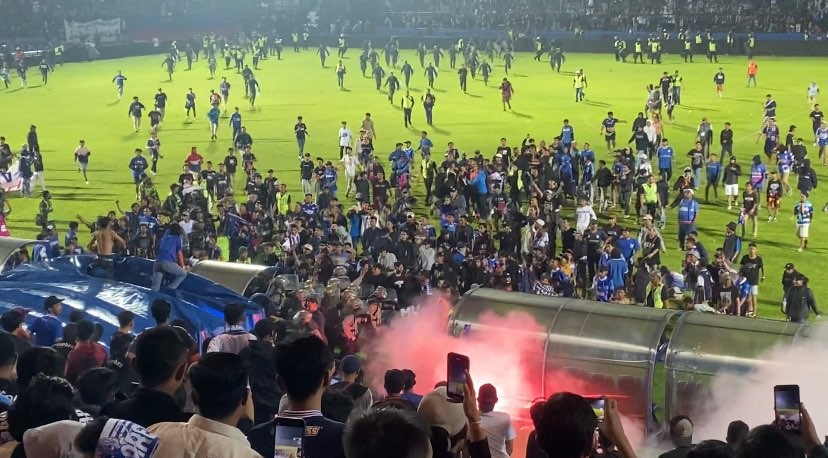 Tragedi Kanjuruhan yang menewaskan 135 korban jiwa pada 1 Oktober 2022, lalu (Foto: Lalu Theo/Ngopibareng.id)