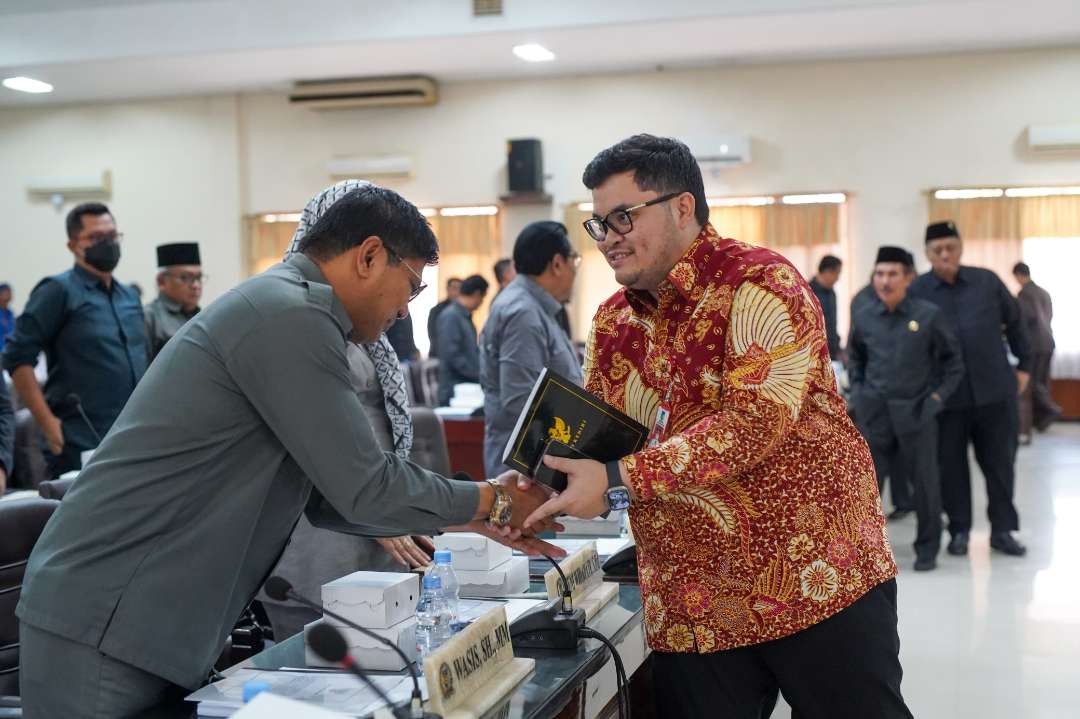 Adanya persetujuan bersama Raperda Perusahaan Umum Daerah BPR Bank Daerah antara DPRD dan Pemerintah Kabupaten Kediri pada sidang paripurna, Selasa 5 September 2023 (Foto: Istimewa)