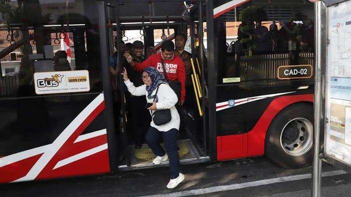 Pimpinan DPRD Kota Surabaya mendorong perluasan cakupan Gerakan Bebas Macet dan Polusi, dari pegawai pemkot ke masyarakat umum. (Foto: Ant)