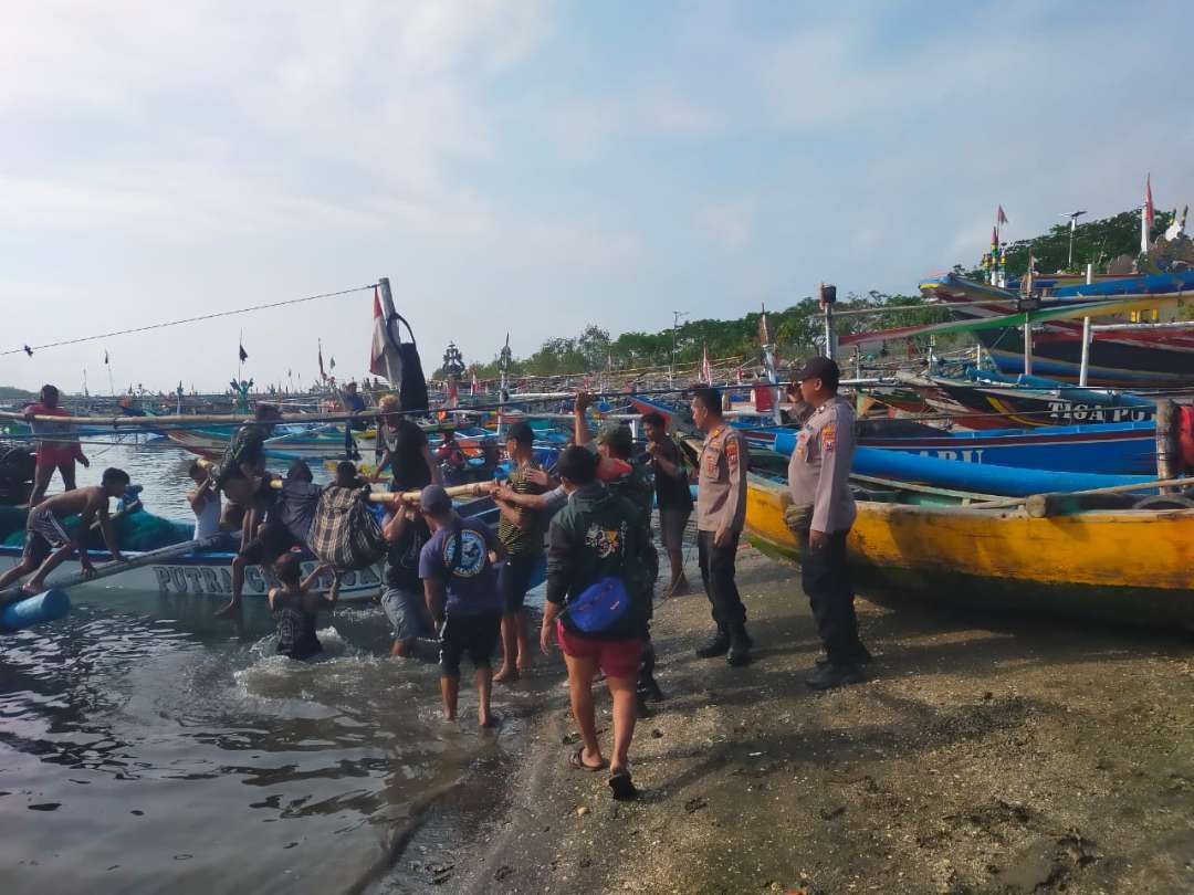 Proses evakuasi korban yang ditemukan dalam kondisi meninggal dunia (Foto: Istimewa)