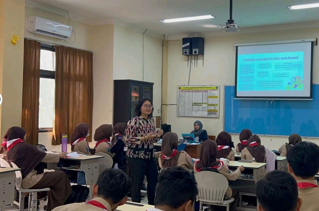 Sosialisasi dalam menyampaikan informasi adalah strategi mengatasi prokrastinasi, tanda-tanda prokrastinasi, dan konsep prokrastinasi. (Foto: Dokumentasi pribadi)