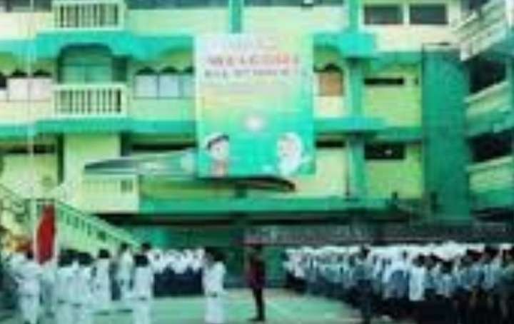 Pondok Pesantren Asshiddiqyah, Kebon Jeruk Jakarta Barat, berawal dari triplek  kini memiliki bangunan yang cukup megah dilengkapi fasilitas untuk belajar para santri (foto: Asmanu Sudarso/ngopibareng.id)