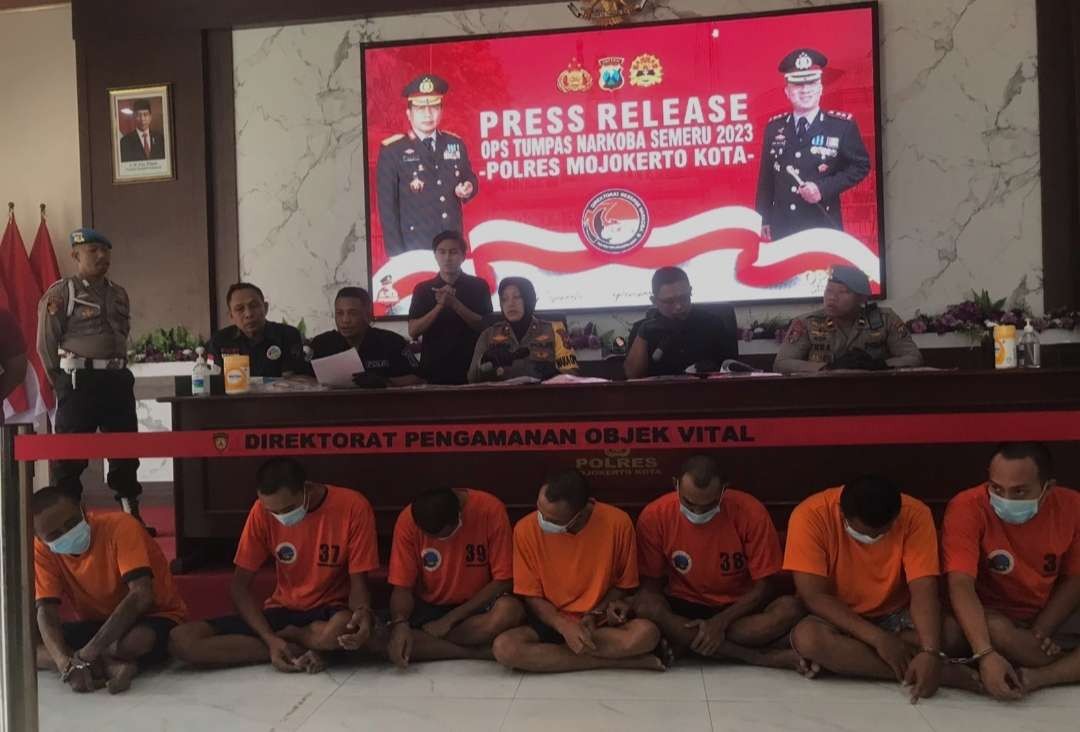 Konferensi pers di Mapolres Mojokerto Kota.(Foto Deni Lukmantara/Ngopibareng)