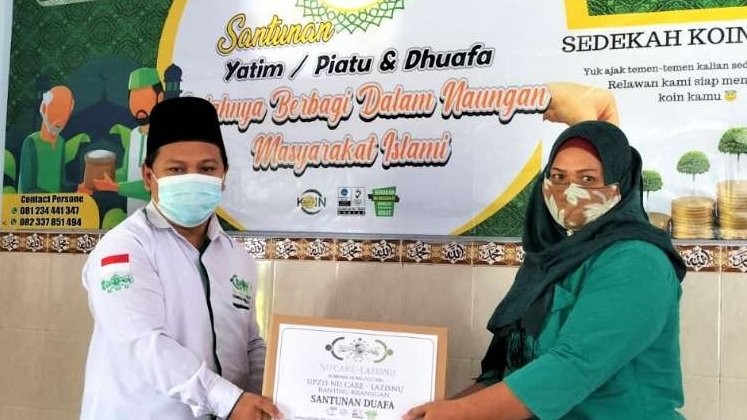 Penyampaian sedekah dari LazisNU Jawa Timur. (Foto: dok/ngopibareng.id)