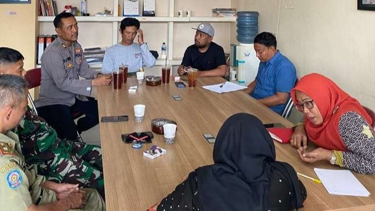 Rapat persiapan turnamen futsal di Kantor PWI Blora. (Foto: Ahmad Sampurno/Ngopibareng.id)