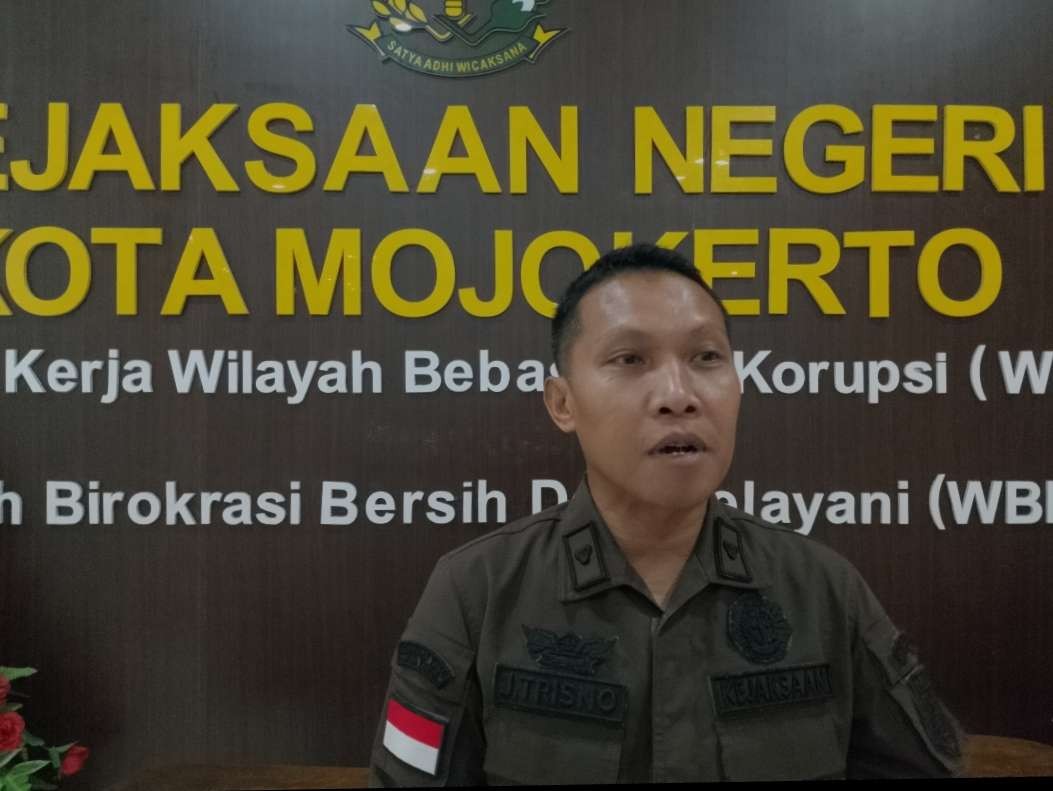 Kasi Intel Kejari Kota Mojokerto, Joko Sutrisno memberikan keterangan kepada wartawan.(Foto: Deni Lukmantara/Ngopibareng.id)