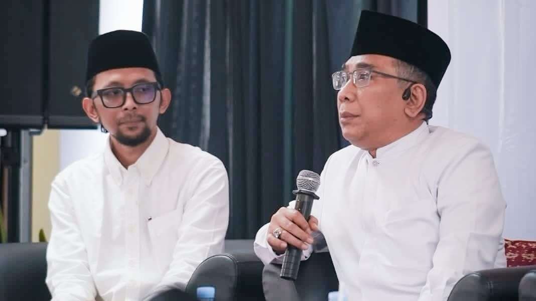 Ketua Umum PBNU KH Yahya Cholil Staquf (Gus Yahya) bersama Gus Aun di Jakarta. (Foto: dok/ngopibareng.id)