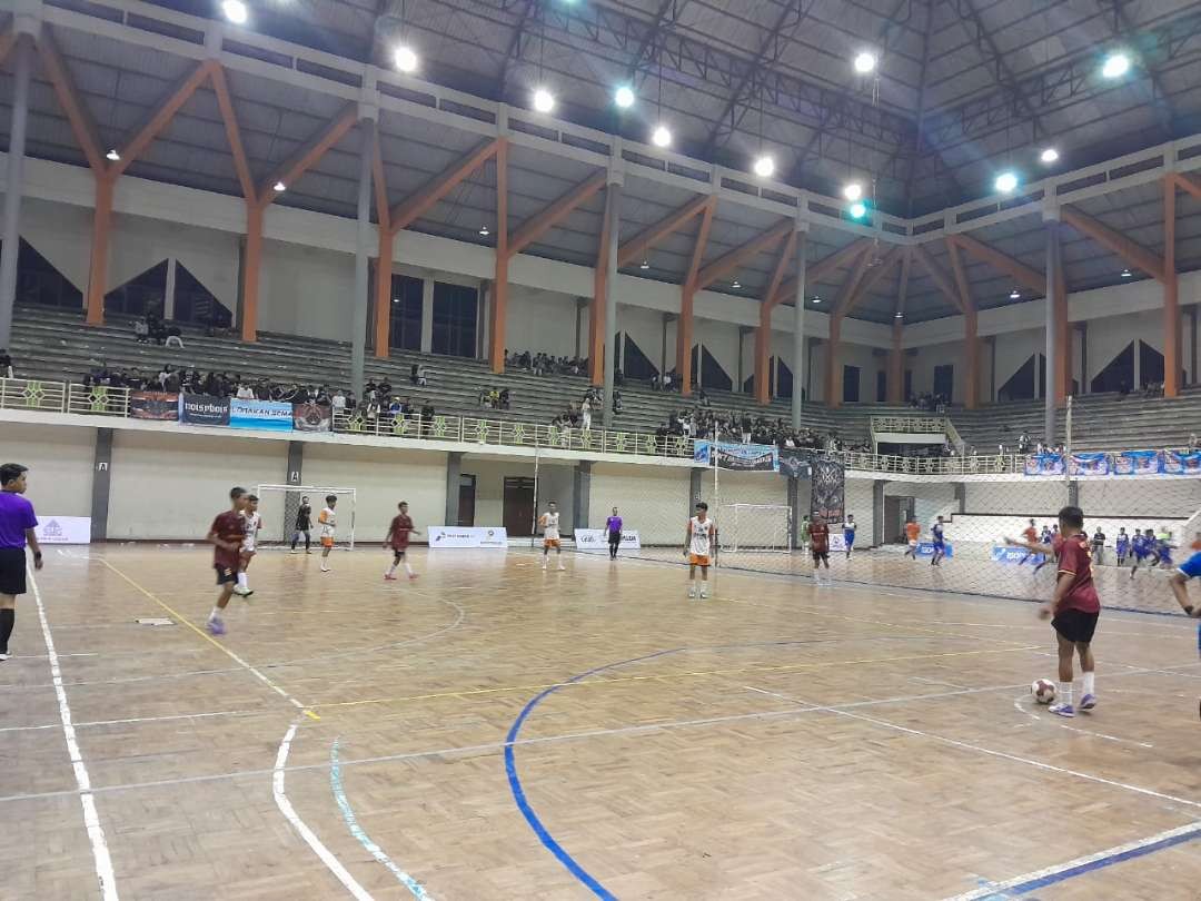 Pertandingan Futsal antar pelajar di GOR Mustika Blora (Foto: Ahmad Sampurno/ Ngopibareng.id)