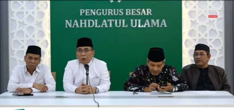 Ketua Umum PBNU KH Yahya Cholil Staqut didampingi Waketum PBNU Amin Said Husni, dan jajaran Ketua PBNU KH Ulil Abshar Abdallah dan KH Miftah Faqih saat konferensi pers di PBNU, Jumat 15 September 2023. (Foto: ltn-pbnu)