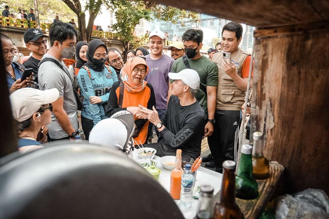 Ganjar Pranowo mampir di warung mie ayam di Jalan Blora Menteng, Jakarta Pusat, usai jogging di acara Car Free Day (CFD), Minggu 17 September 2023. (Foto: dok. istimewa)