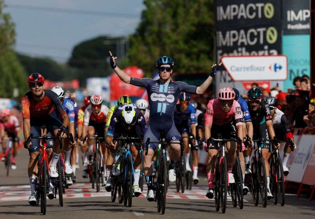 Alberto Dainese (Team dsm - firmenich) meraih kemenangan sebagai hadiah perpisahan dengan tim yang sudah dibelanya tiga tahun terakhir. (Foto: Istimewa)