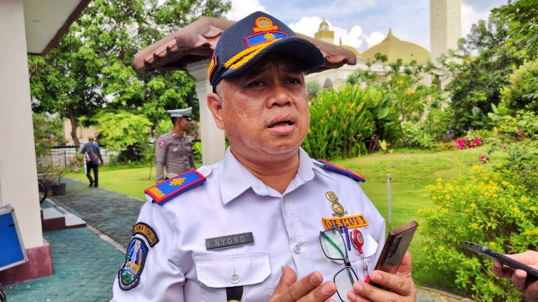 Kepala Dinas Perhubungan (Dishub) Jatim, Nyono, menjelaskan feeder Mojokerto-Batu. (Foto: Fariz Yarbo/Ngopibareng.id)