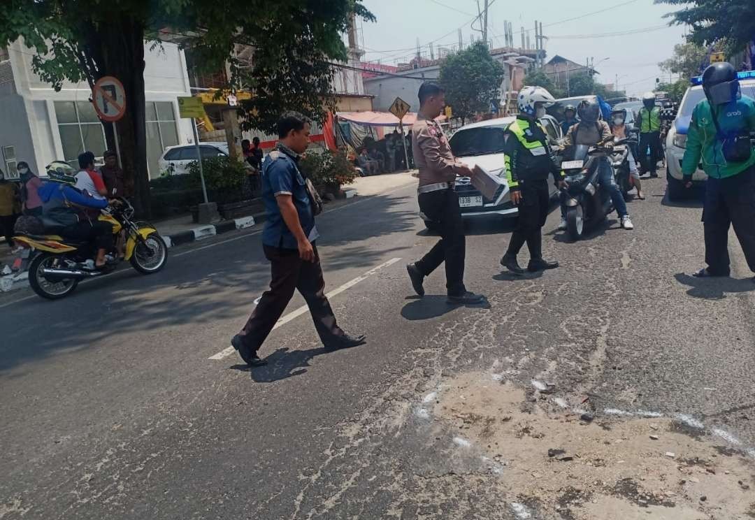 Lokasi kecelakaan truk tronton melawan pengendara motor sport.(Foto Dok. Satlantas Polres Mojokerto)