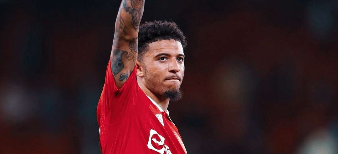 Jadon Sancho sempat bersitegang dengan Erik ten Hag setelah ia ditepikan saat Manchester United tumbang di tangan Arsenal awal bulan ini. (Foto: Twitter/@Sanchooo10)