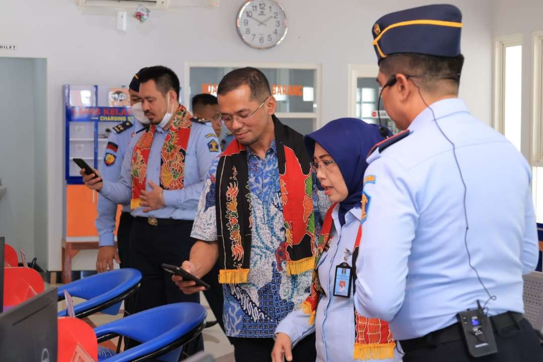 Tim Penilai Internal (TPI) Pembangunan Zona Integritas (ZI) menggelar verifikasi lapangan. (Foto: Humas Kemenkumham Jatim)