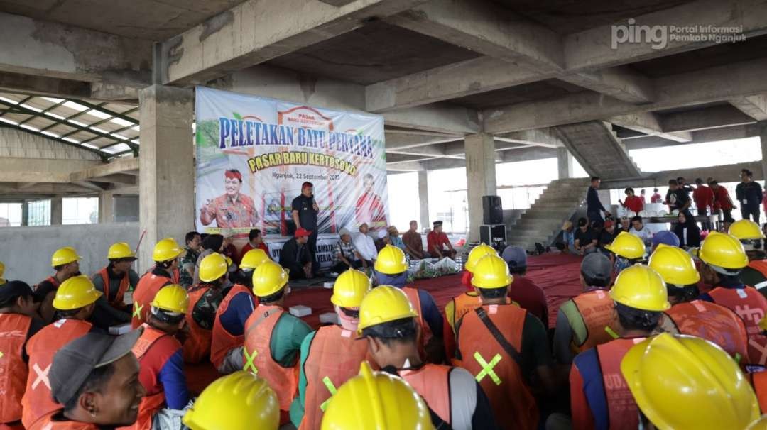 Bupati Nganjuk, Marhaen Djumadi saat memberikan sambutan di Pasar baru Kertosono, pada Jumat 22 September 2023. (Foto: dok. Nganjukkab)