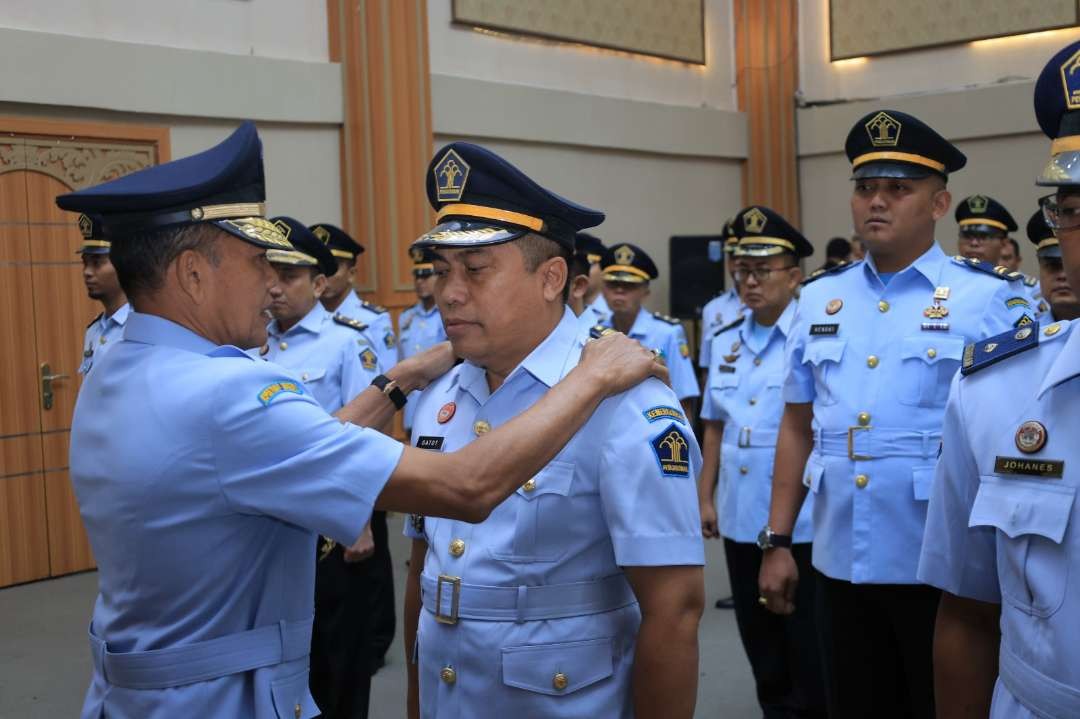 Kakanwil Kemenkumham Jatim, Imam Jauhari melantik para pejabat baru. (Foto: Humas Kemenkumham Jatim)