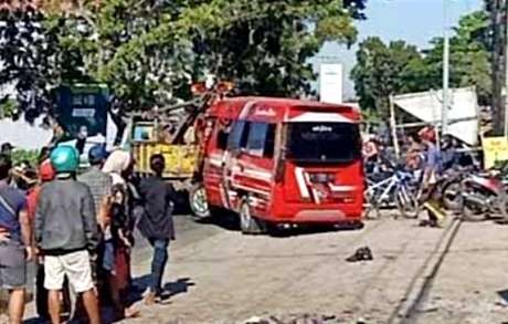 Kondisi tabrakan tiga mobil di Jalan Raya Pantura Situbondo Kecamatan Besuki, Sabtu 24 September 2023.(Foto: Satlantas Polres Situbondo)