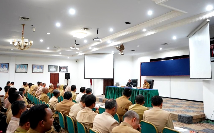 Indah Wahyuni resmi berkantor di Lumajang sebagai Pj Bupati Lumajang, per Senin 25 September 2023, hari ini dan memanggil perangkat daerah. (Foto: Kominfo Lumajang)