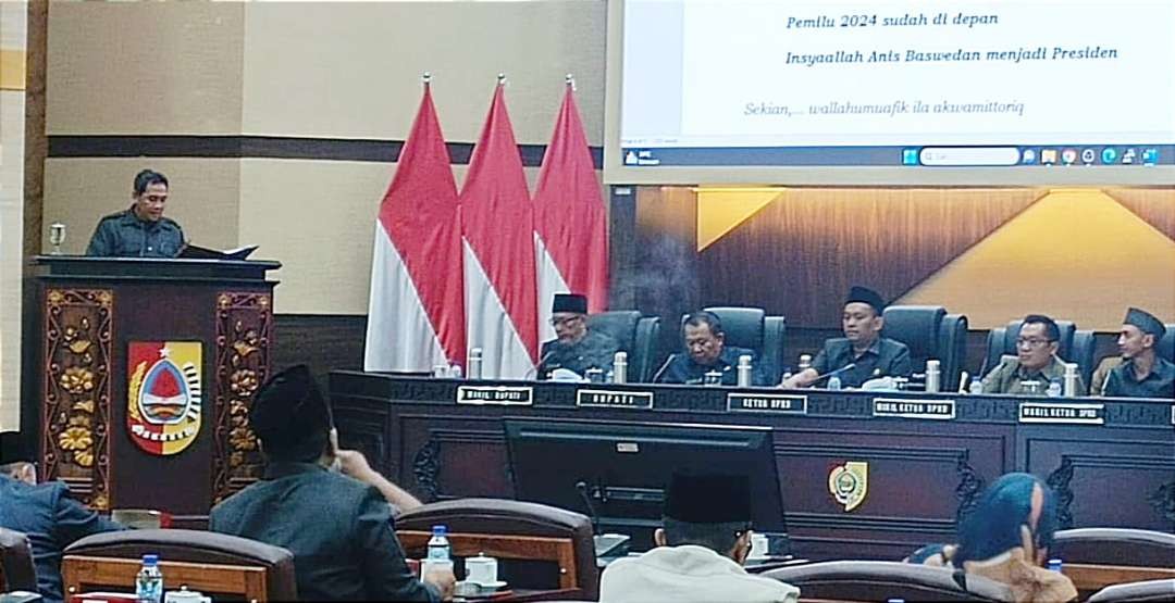 Ketua Fraksi NasDem, David Handoko Seto saat menyampaikan pandangan umum Fraksi terhadap Nota Pengantar Raperda Perubahan APBD 2023. (Foto: Istimewa)