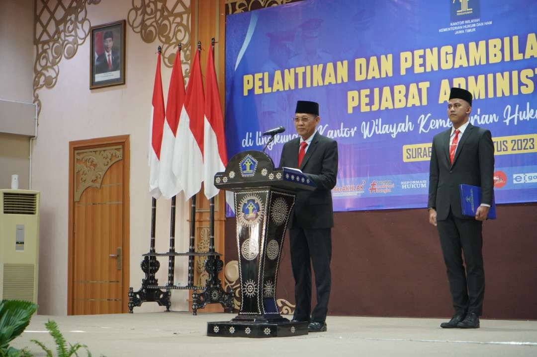 Kakanwil Kemenkumham Jatim, Imam Jauhari dalam pelantikan dan ambil sumpah dalam rotasi dan mutasi pejabat di UPT Pemasyarakatan maupun Keimigrasian. (Foto: Humas Kemenkumham Jatim)