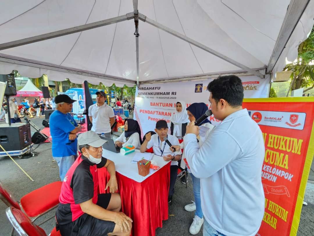 Kemenkumham Jatim gelar Legal Expo, dalam rangka memeriahkan Hari Lahir Kemenkumham ke-78 di Car Free Day (CFD) Darmo Surabaya, Minggu 6 Agustus 2023. (Foto: Humas Kemenkumham Jatim)