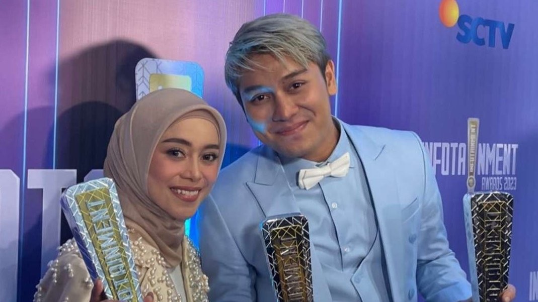 Pasangan Lesti dan Rizky Billar (Leslar) borong lima piala Infotainment Awards 2023. (Foto: Instagram SCTV)